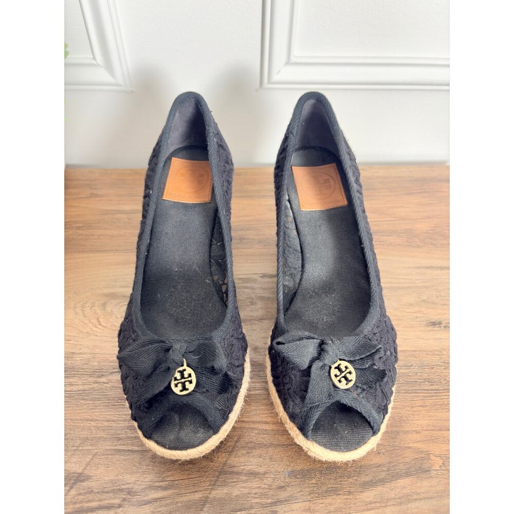 Tory Burch Jackie Lace Espadrille Wedge Peep Toe Bow Black Coastal Chic 8.5 - Picture 2 of 12